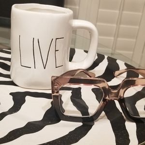 Fashionable Elegant Frames and Eyewear